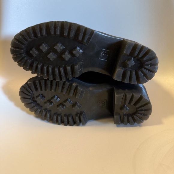 Dr. Martens Leona Lo Dress Shoes Size US5/UK3/EU36 fits like US 6 - Picture 5 of 7